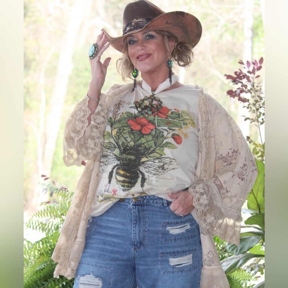 ***ONE LEFT***Jaded Gypsy Friendly Flight Moon Dance Tee NWT - Picture 2 of 2